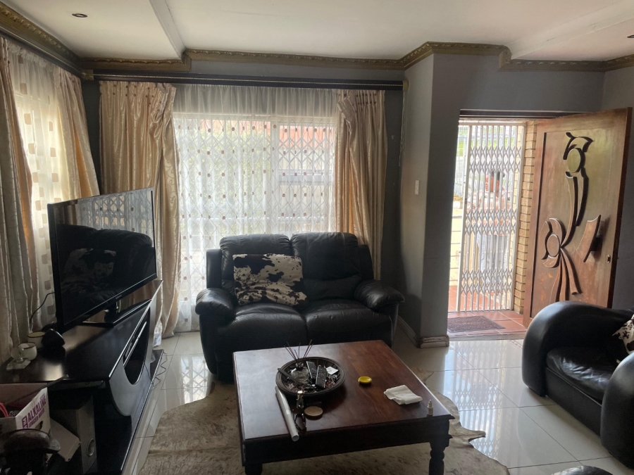5 Bedroom Property for Sale in Amalinda Eastern Cape